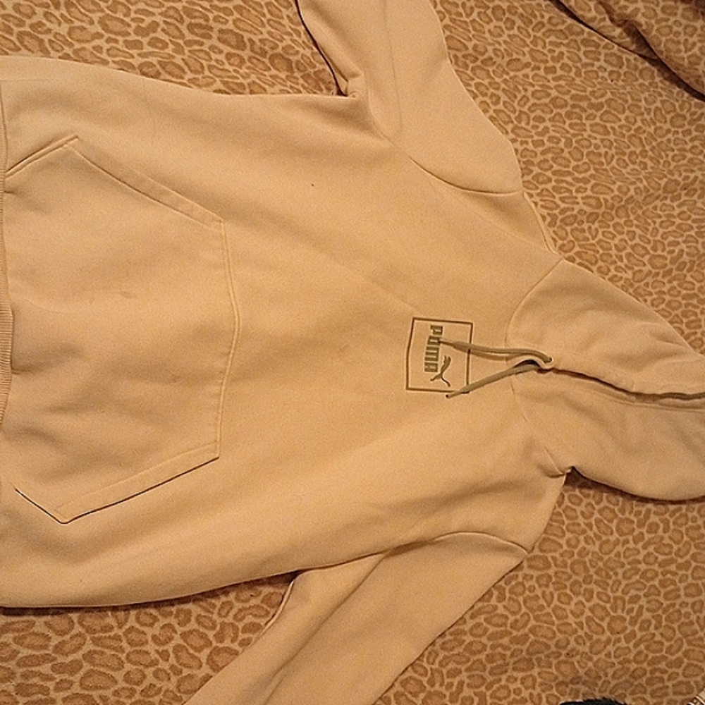Women's Size Large Puma Cream/ Green Hoodie!
